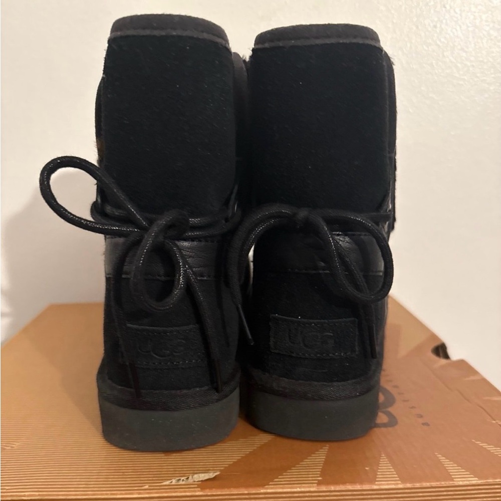 Classic black UGG short leather size 8